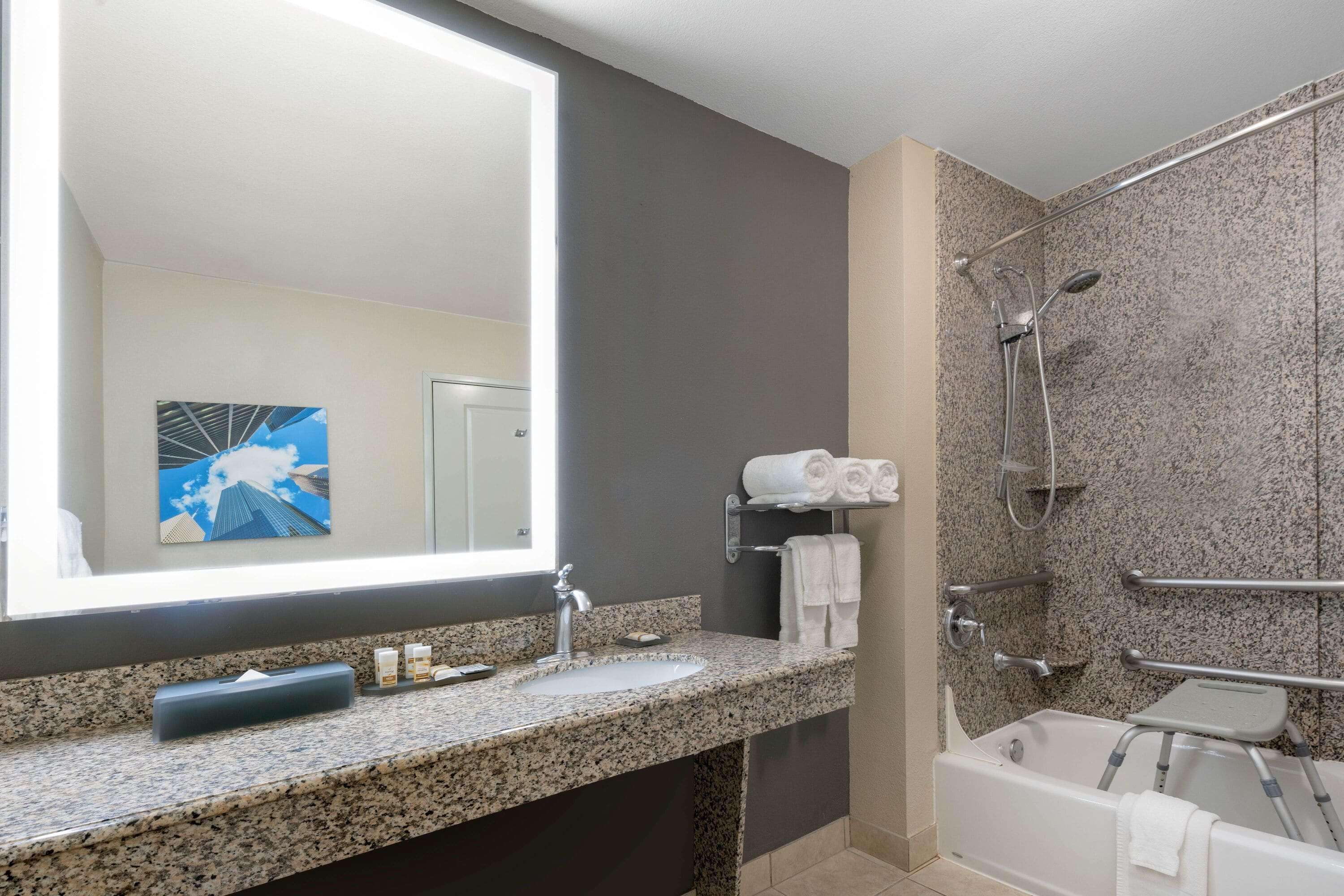 La Quinta By Wyndham Houston Energy Corridor Hotell Exteriör bild